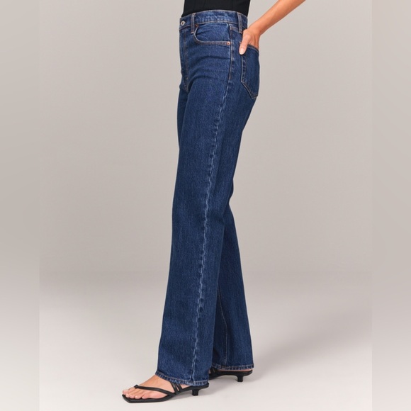 Abercrombie & Fitch Ultra High Rise 90s Straight Jeans - Picture 3 of 7